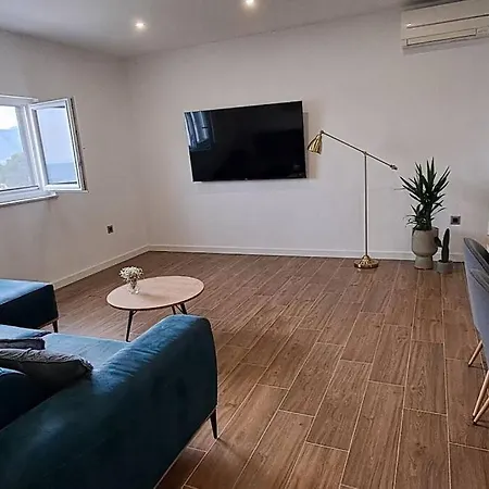 Maris Apartment