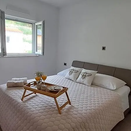 Apartment Maris *